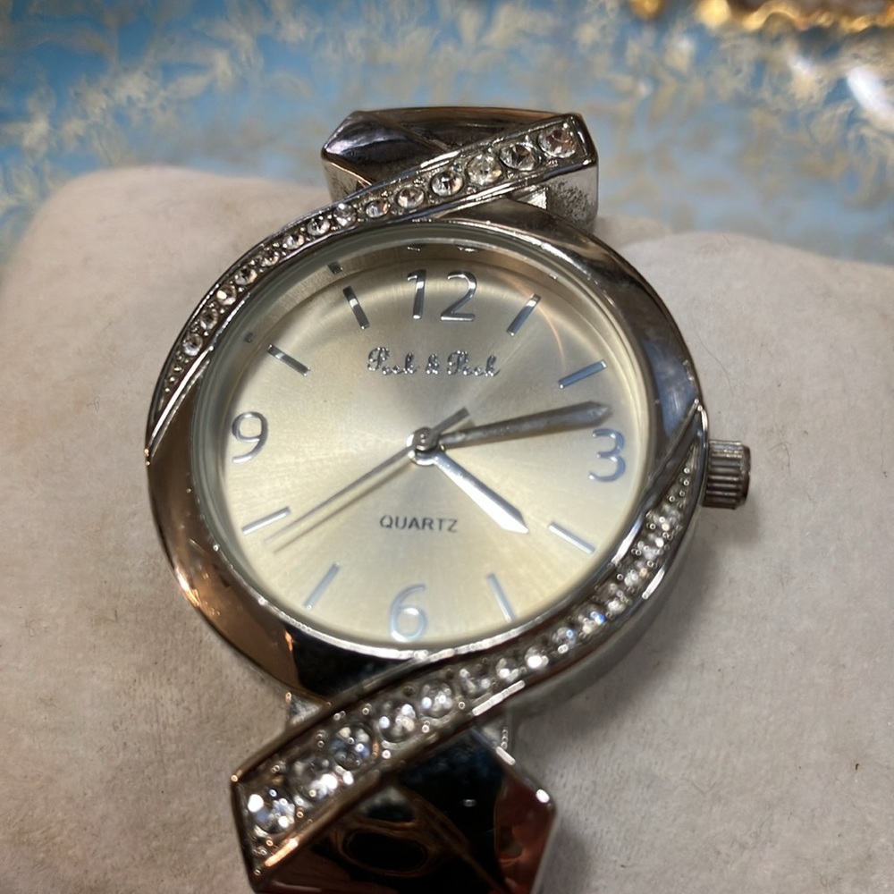 Silver tone bracelet watch - Picture 3 of 4
